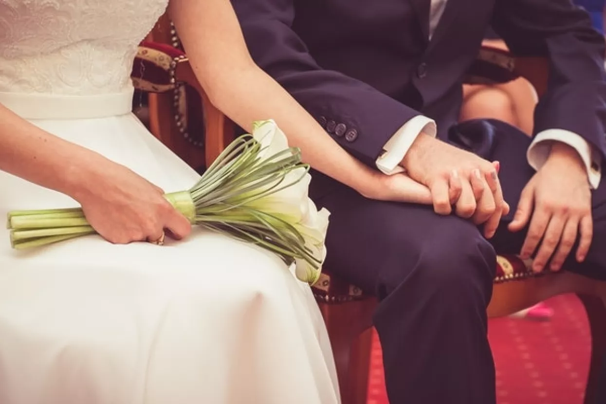 Vikaru prekipjelo čekati: Globa za kašnjenje na vlastito vjenčanje 100 funti