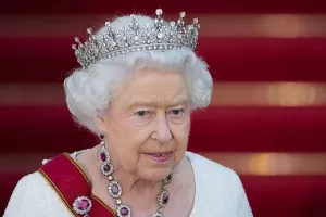 Kraljica Elizabeta II. ima korisne savjete za nošenje krune