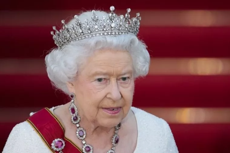 Kraljica Elizabeta II. ima korisne savjete za nošenje krune