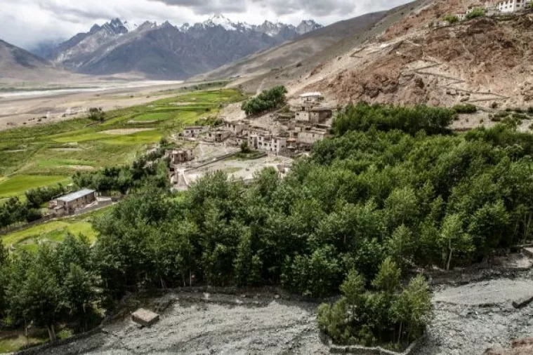 Indijac vlastitim rukama izgradio 8 kilometara ceste kako bi njegova djeca mogla ići u &scaron;kolu