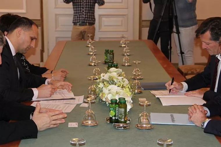 Erste banka darovala zemljište za izgradnju zgrade 1. Gimnazije u Osijeku