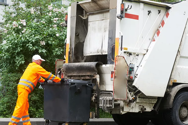 Srpski odred za čistoću: U Novom Sadu 'čuvari kontejnera' blokiraju skupljače sekundarnih sirovina