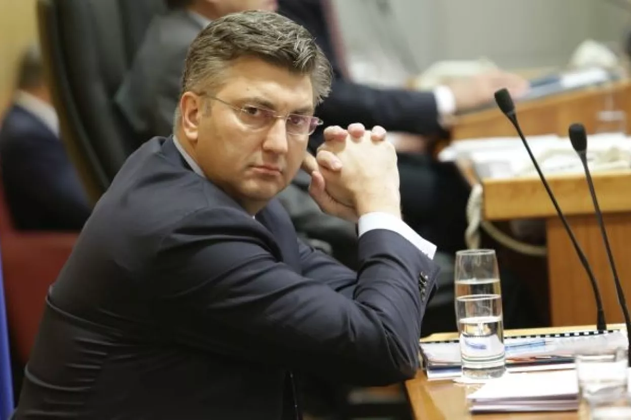Plenković: Vlada radi na zakonu koji će ubrzati realizaciju LNG-a