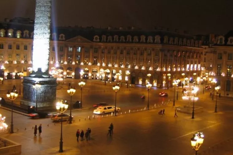 VIDEO: Na dražbi predmeti iz pariškog Ritza u kojem su boravili Chanel, Hemingway, Proust