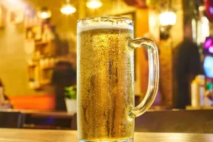 Potvrđen izvanredni otkaz prodavaču koji je popio pola boce piva, povrijedio interni pravilnik Spara