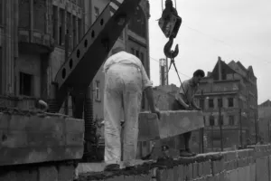 Na današnji dan srušen Berlinski zid