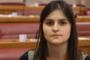 Puh: Zastupnici, ne dopustite da žene budu taoci političkih prepucavanja