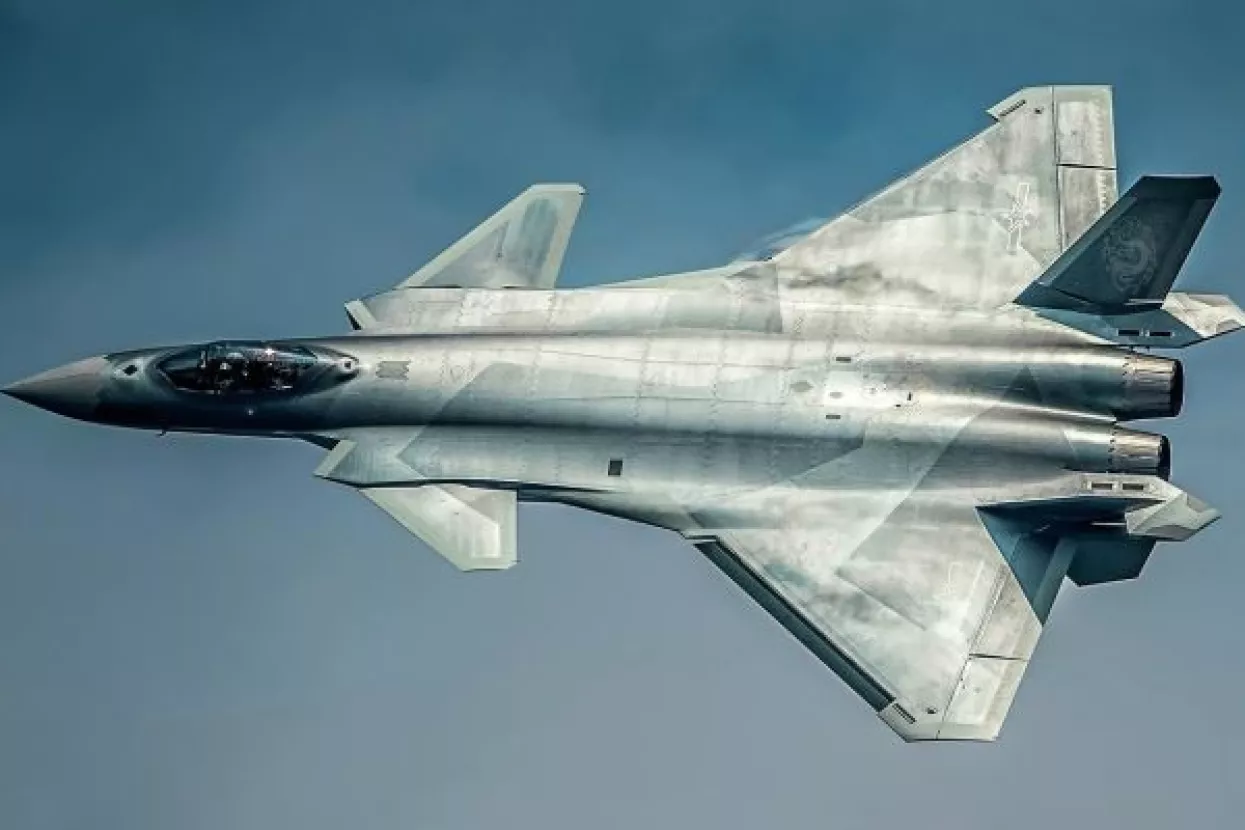 Kina u službu stavila novog nevidljivog lovca J-20
