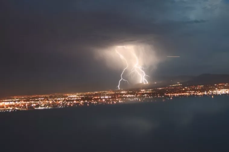 Tuširanje dok pucaju munje nije dobra ideja
