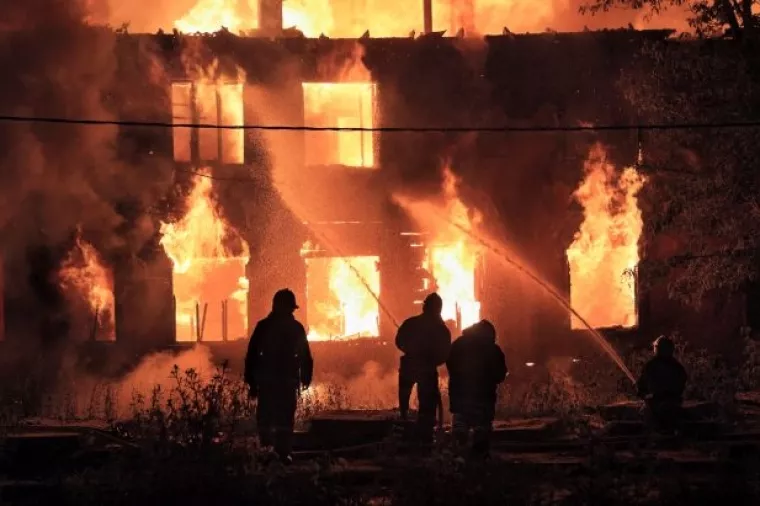 Požar progutao prodajni centar Elgrada u Rijeci, šteta je ogromna