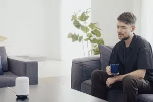 Ljuta borba virtualnih asistenata: Do kraja godine Googleov pomoćnik govorit će 30 jezika