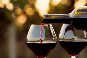 Crno vino ima blagotvoran učinak na zube i desni