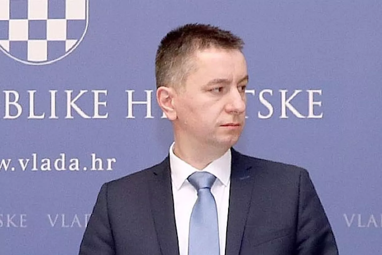 Životopis Fabrisa Peruška 