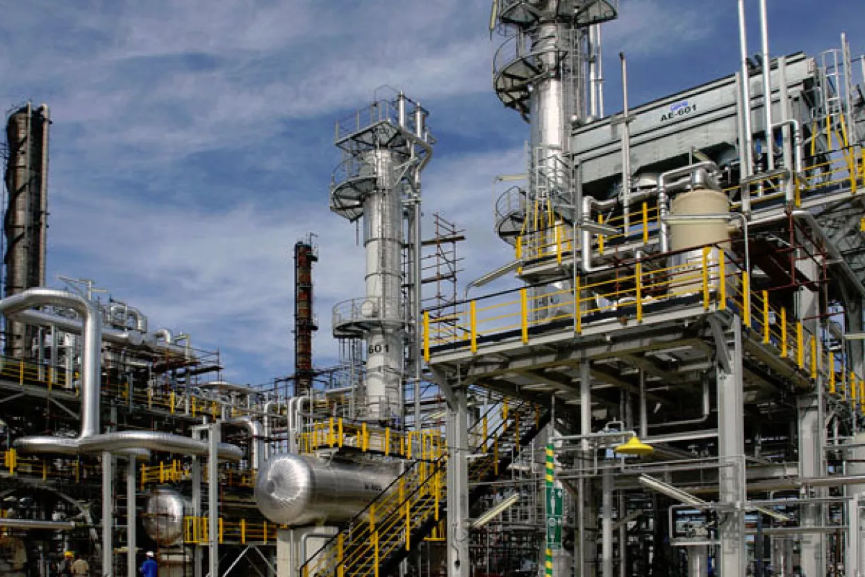 Ćorić sa sindikatima: Radnici rafinerije imat će zamjenska radna mjesta ili otpremninu