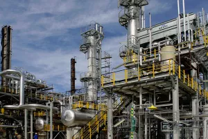 Ćorić sa sindikatima: Radnici rafinerije imat će zamjenska radna mjesta ili otpremninu