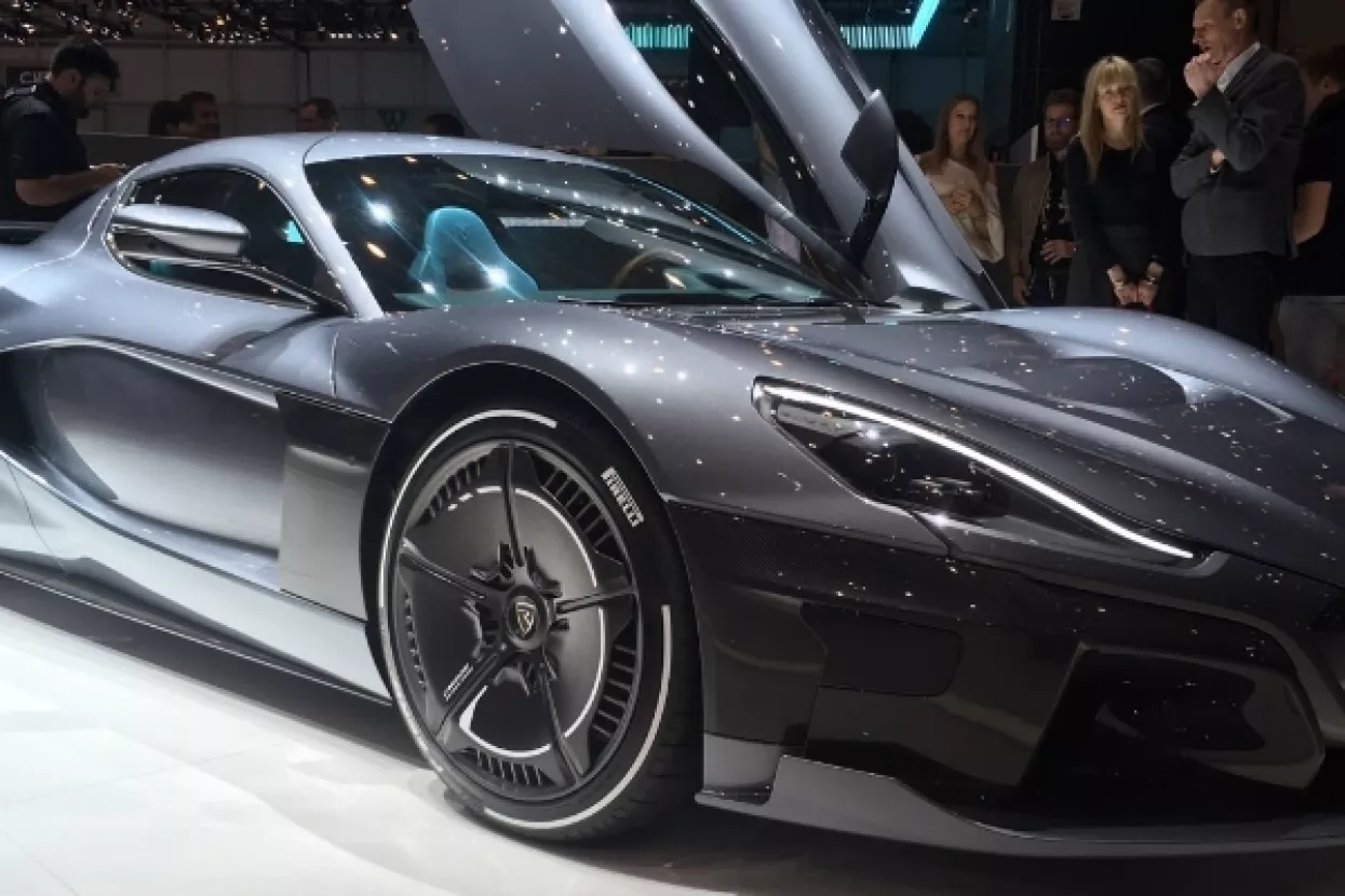 VIDEO/FOTO: Današnji Rimac C_Two nadjačao sutrašnji Teslin Roadster