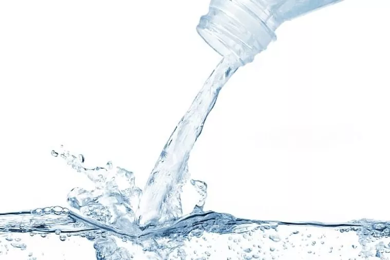 U deset poznatih brandova flaširanih voda znanstvenici pronašli plastiku