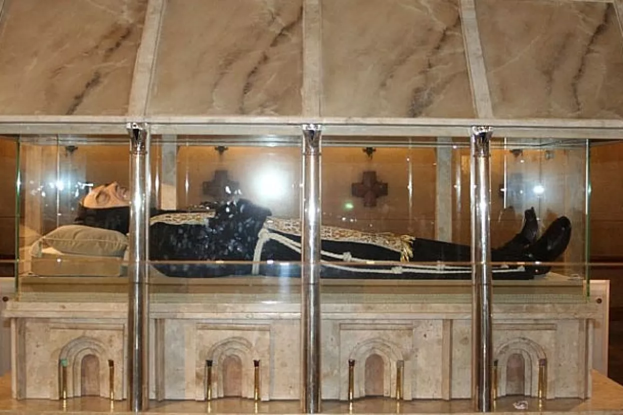 Papa se pomolio pred tijelom mističnog kapucina koji se 'hrvao s vragom'