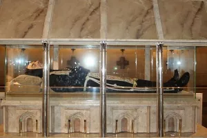 Papa se pomolio pred tijelom mističnog kapucina koji se 'hrvao s vragom'