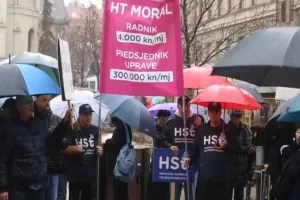 Radnici HT-a prosvjeduju zbog smanjenja plaća, 'outsourcinga'