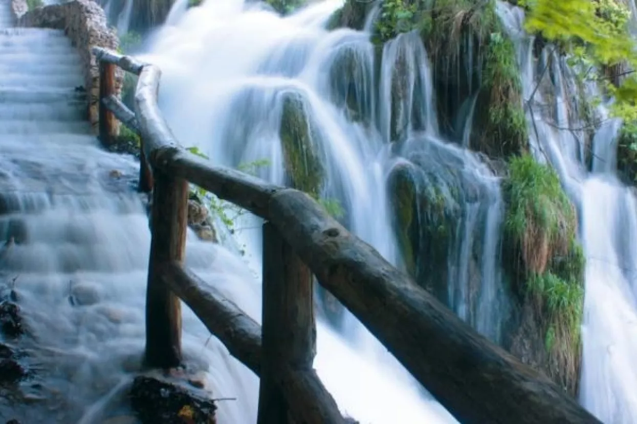 Južnokorejka smrtno stradala pri padu sa 70 metara visine u plitvičko jezero Gavanovac