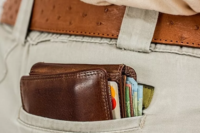 Dvojicu mladića u Splitu tereti se zbog računalne prijevare s kreditnim karticama