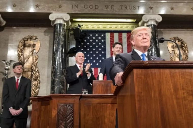 Zbog nove politike Trump zabranio većini transrodnih osoba služenje u vojsci