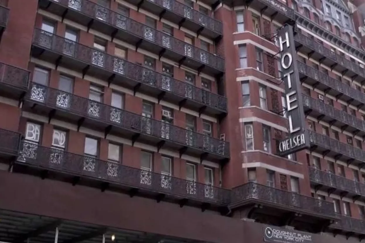 Beskućnik spasio vrata legendarnog Chelsea Hotela koja idu na aukciju