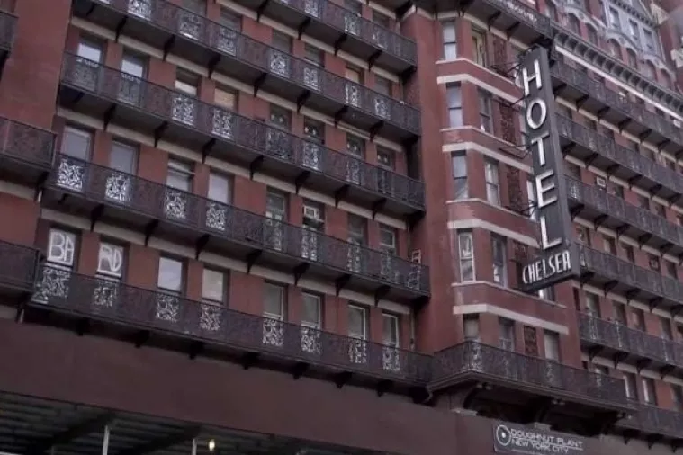 Beskućnik spasio vrata legendarnog Chelsea Hotela koja idu na aukciju