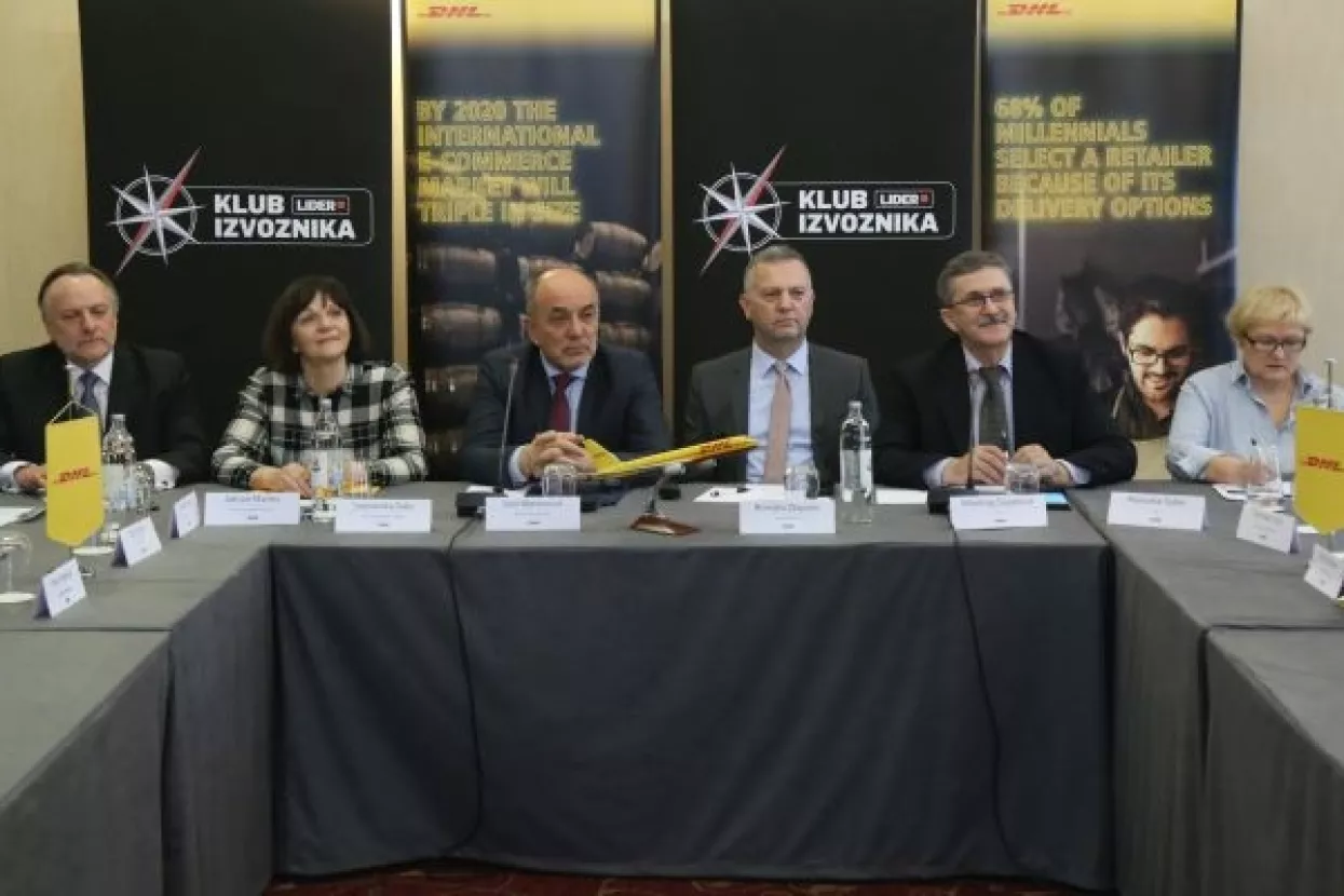 VIDEO: Baletne papučice, seksi štikle i tange - Glasnovićevi darovi za zagovornike IK