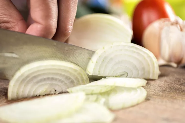 Proizvodi koji štite od suza dok se reže luk mogu u mirovinu