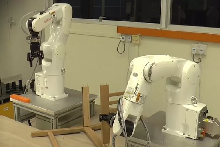 VIDEO: Robot sastavlja Ikeine stolce za manje od devet minuta