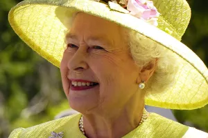 'S nogama čvrsto na zemlji i šeširom na glavi' kraljica Elizabeta slavi 92. rođendan