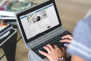 Facebook okidač za nepovjerenje i konflikte u vezi - istraživanje