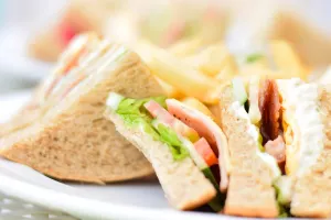 Sezoncu dva obroka, stalno zaposlenom ni marenda