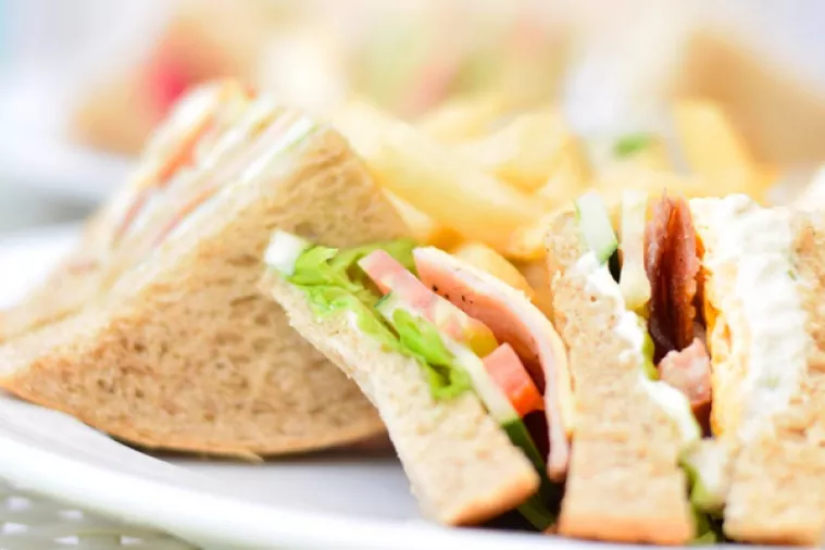 Sezoncu dva obroka, stalno zaposlenom ni marenda