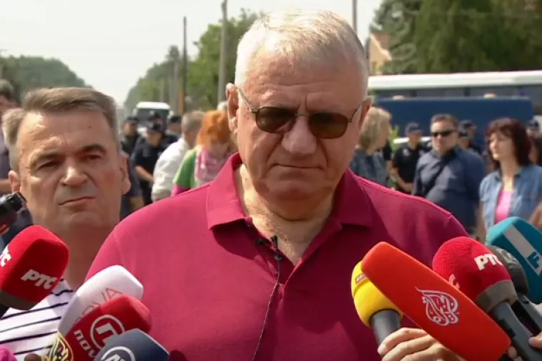 Šešelj provocirao režim, zatražio 'oslobođenje' srpske krajine pa se uputio za Beograd