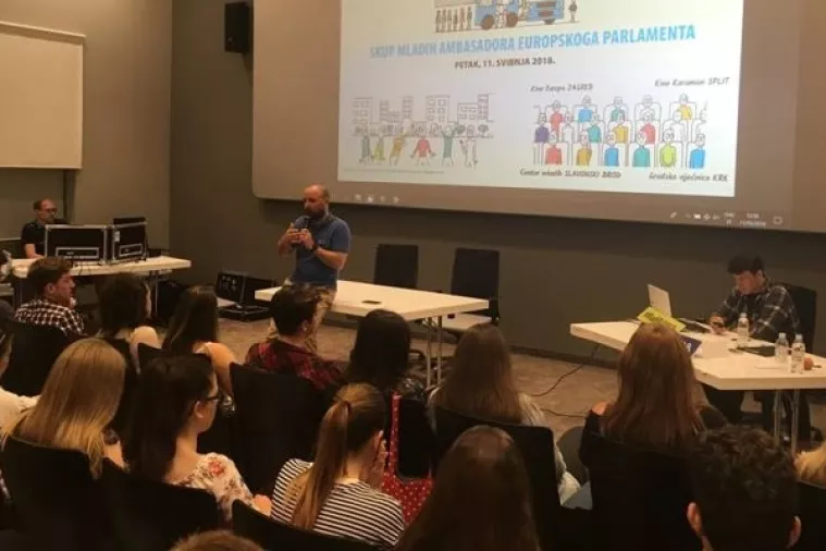 Održano multimedijsko druženje 'Škola ambasador Europskog parlamenta'