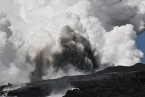 Nova pukotina u vulkanu na Havajima, lava letjela 12 metara uvis