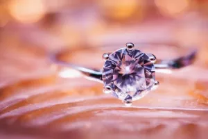 Dijamantima u boji ruska Alrosa trudi se izgurati 'sofisticiraniju' konkurenciju