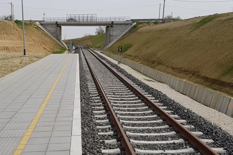 Za nadogradnju pruge Vinkovci-Vukovar i nove autobuse gotovo 700 milijuna kuna