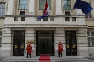 Većina oporbe napustila sabornicu, traži prijevremene izbore