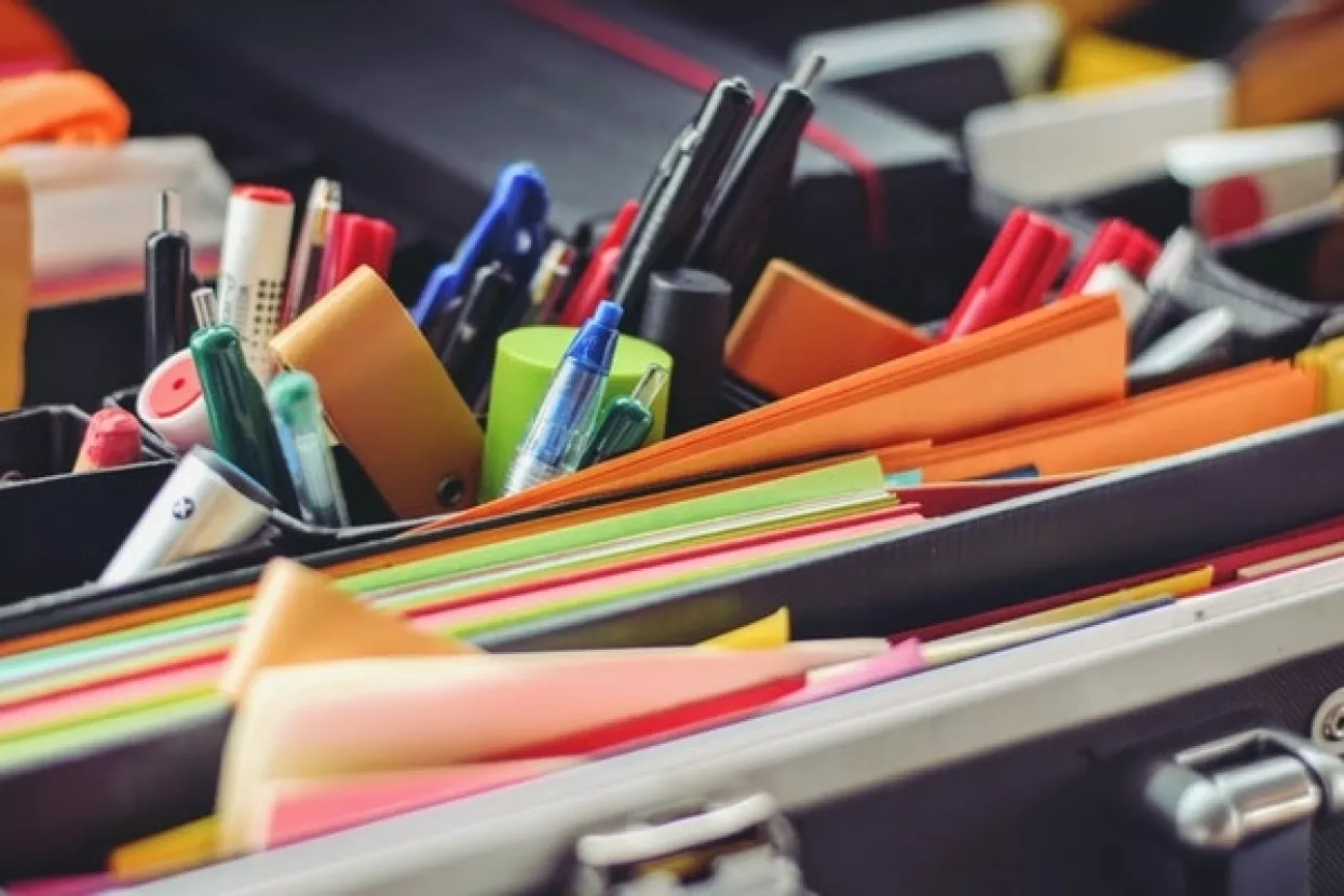 Za&scaron;to krademo uredski pribor?