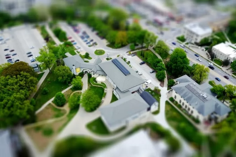 Dan ljubaznosti u prometu: Vozači gestom daju znak pješacima, a oni se smješkaju i kažu 'hvala'