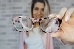 Kratkovidni ljudi dokazano su inteligentniji