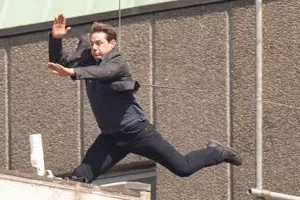 Svojim vratolomijama Tom Cruise dodao HALO skydive