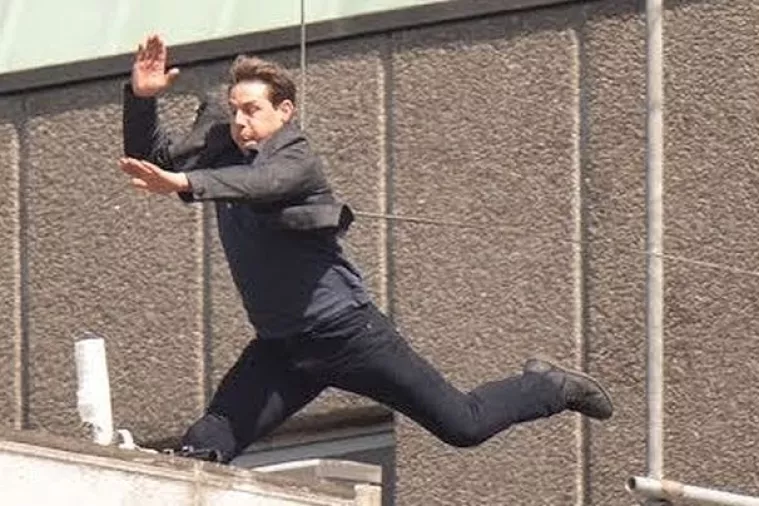 Svojim vratolomijama Tom Cruise dodao HALO skydive