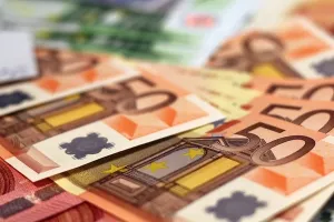 Skliznuo tečaj eura zbog opasnosti od trgovinskog rata