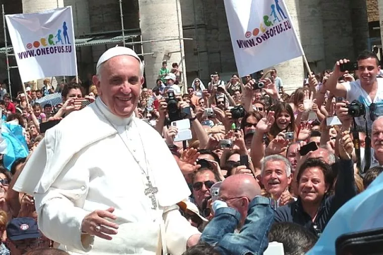 Papa: U države iz kojih dolaze migranti treba pametno ulagati