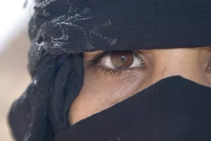 Nizozemska zabranila burku i - motorističke kacige u javnim ustanovama